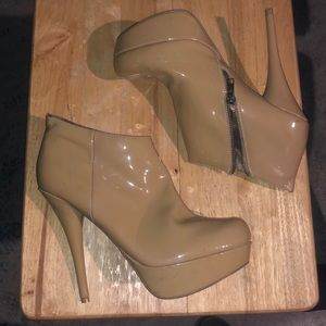 Steve Madden women’s size 10m “Chelseey”